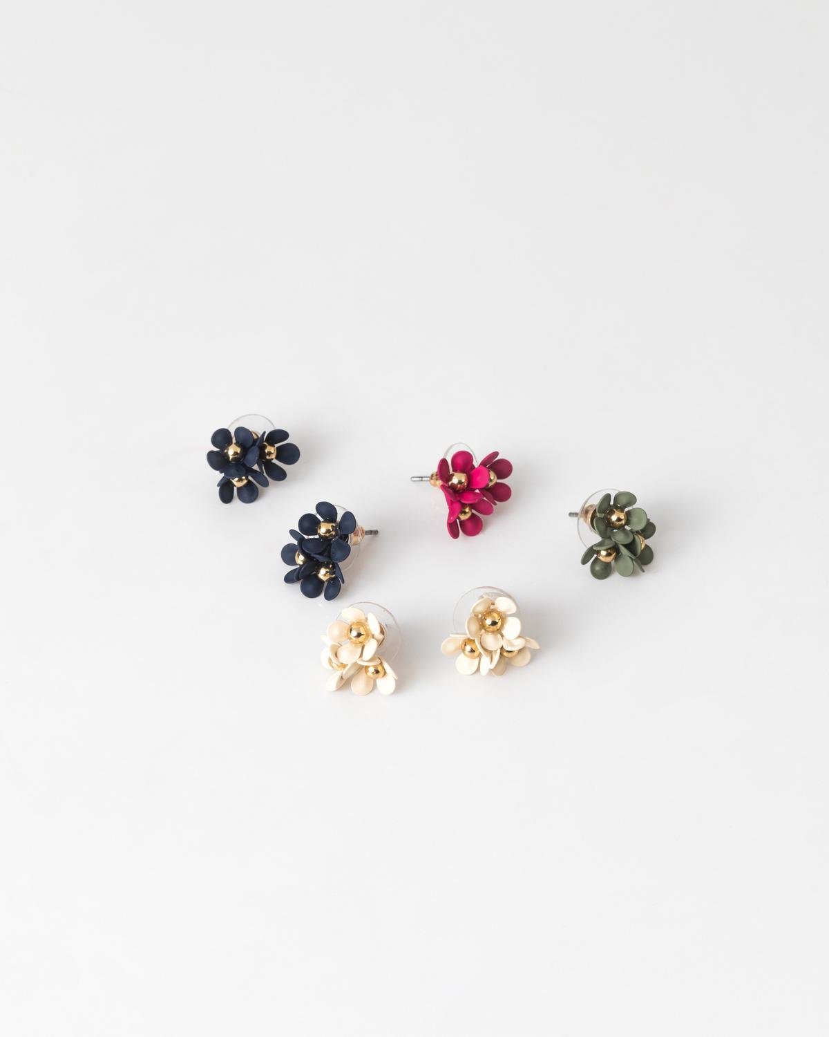 Trio Cluster Flower Stud Earrings -  Black
