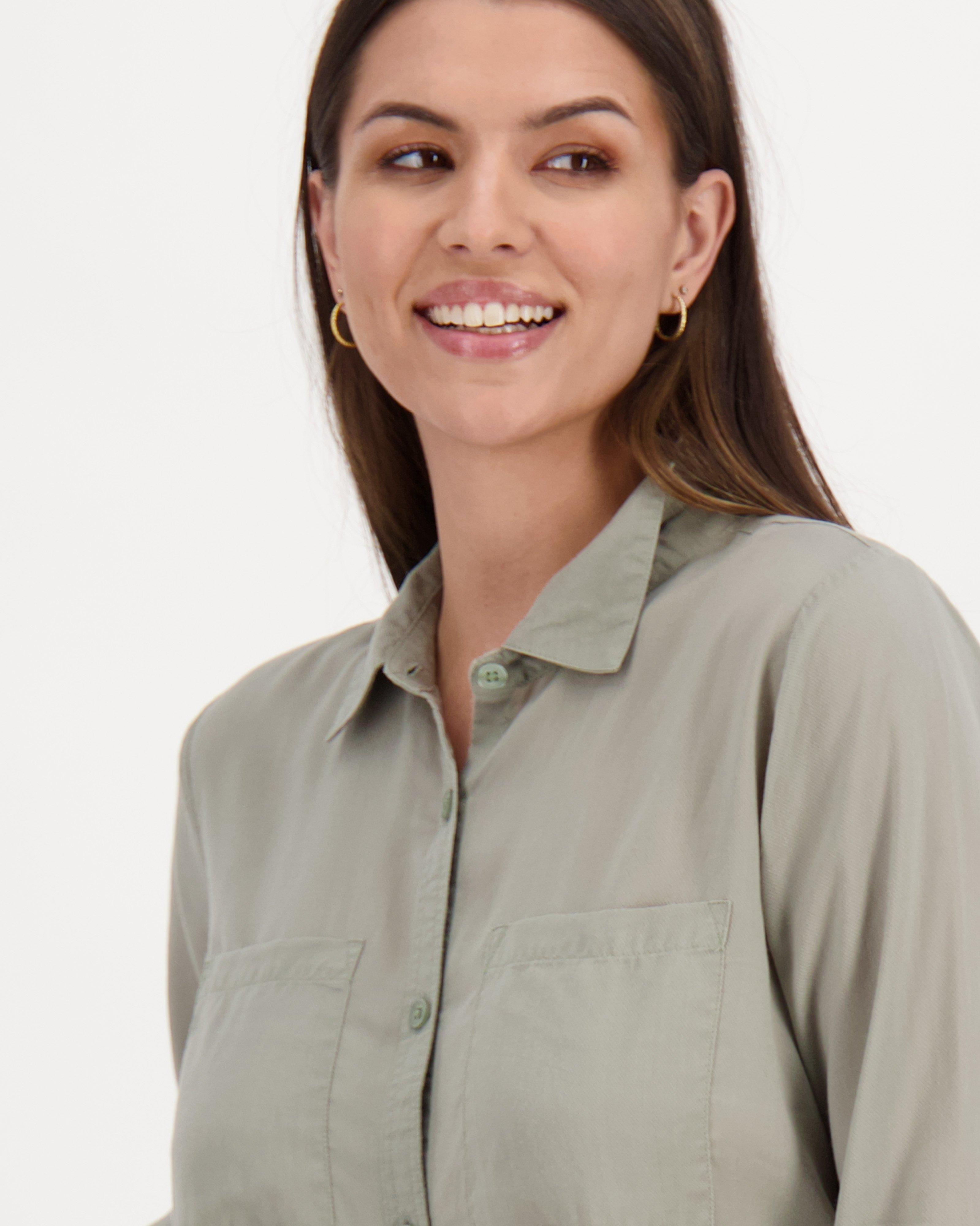 Rare Earth Women's Hallie Double Pocket Shirt Cape Union Mart