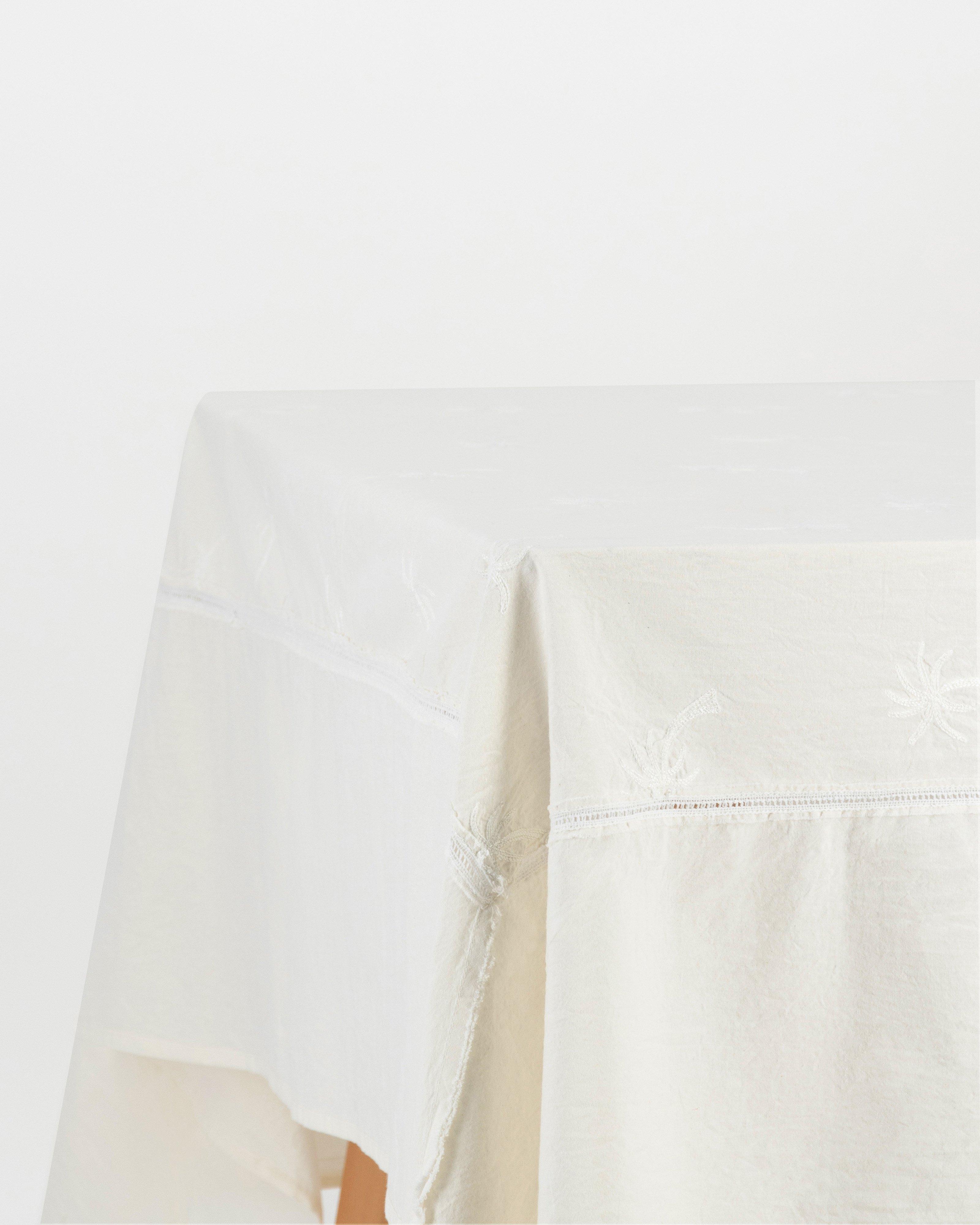 Palm Embroidered Tablecloth (180 x 180) -  White