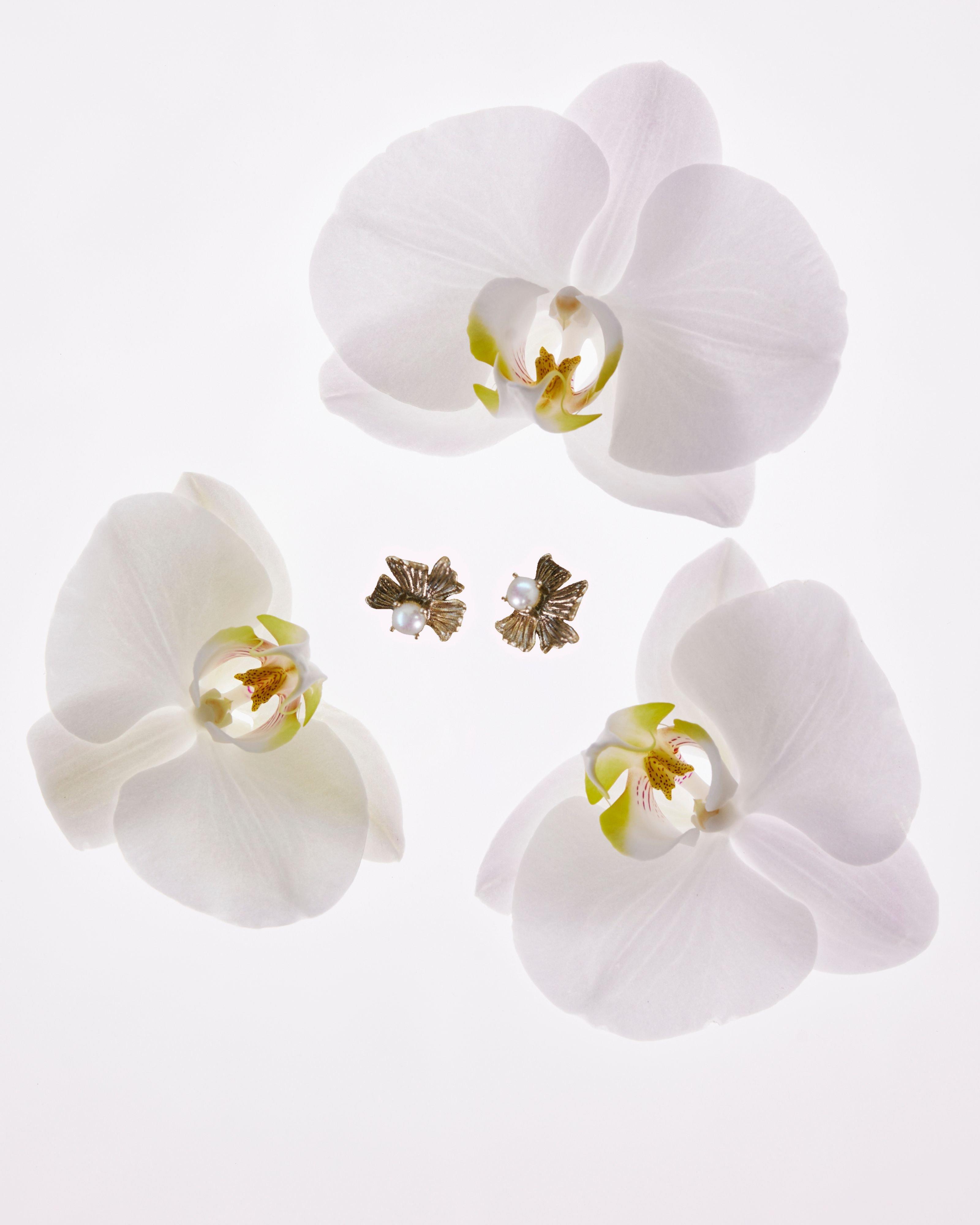 Fem Flower Stud Earrings -  Gold