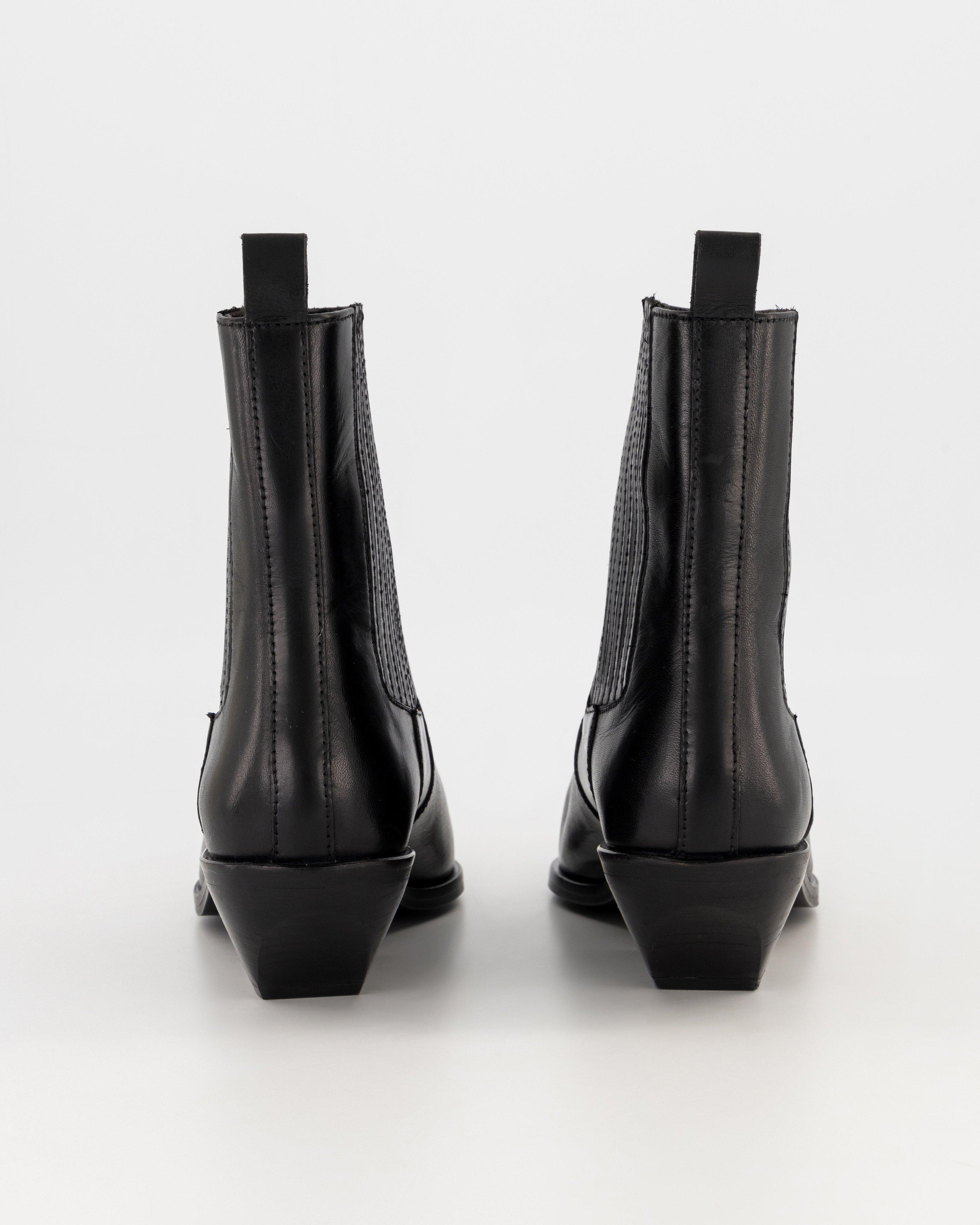 VALERIE BOOT