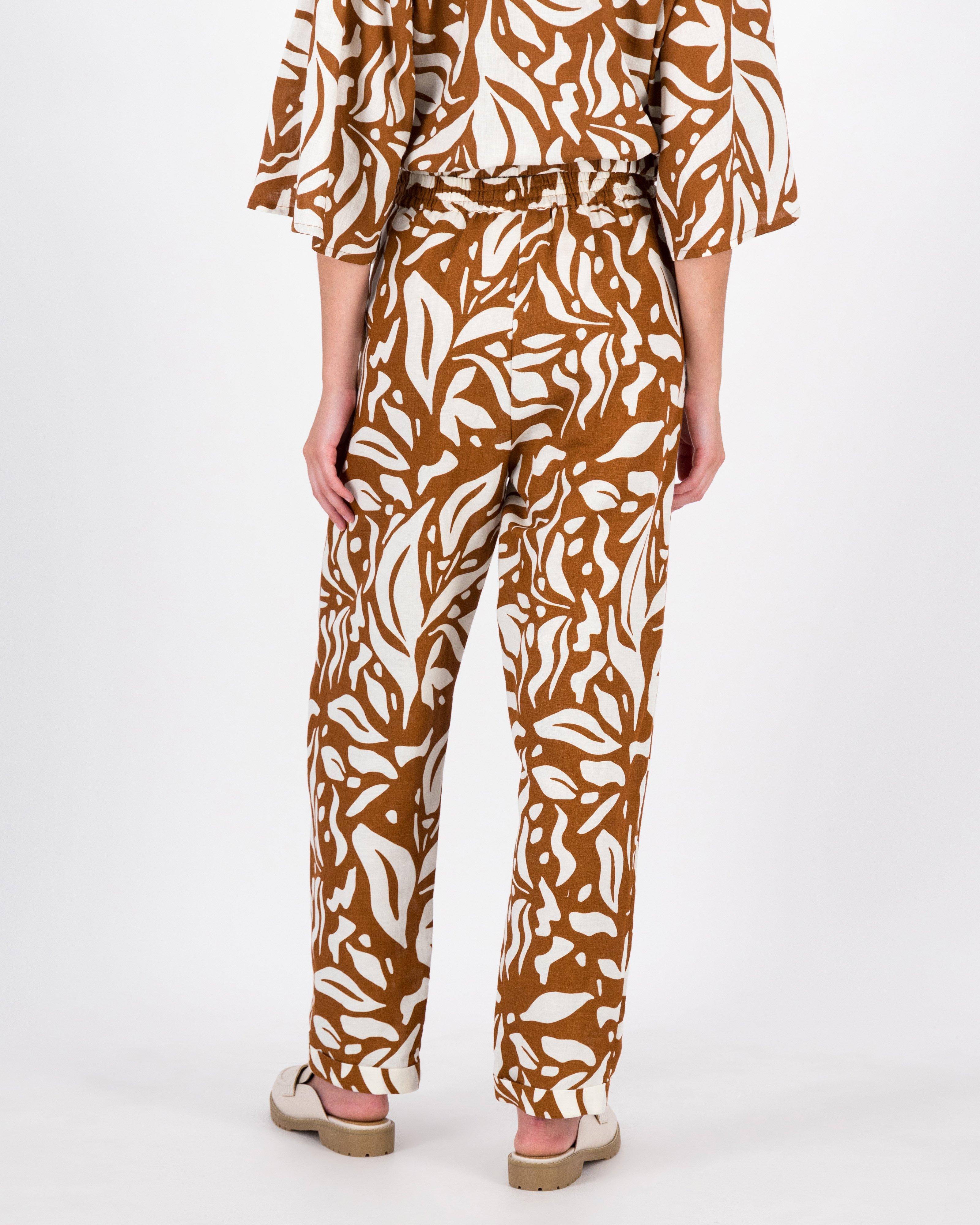 104995170_C24_2?$large$