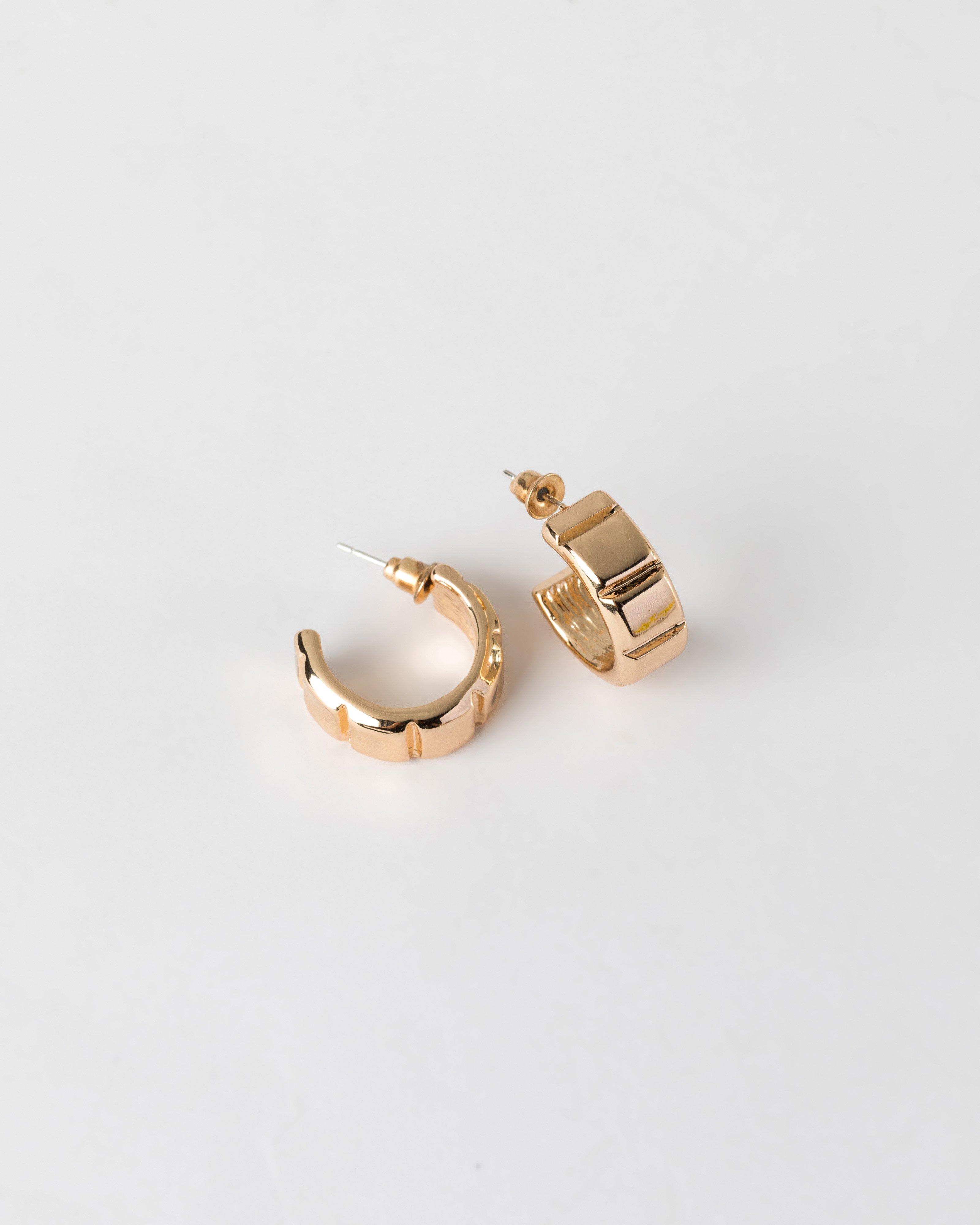 Chunky Rectangular Ribbed Hoop Earrings -  Gold