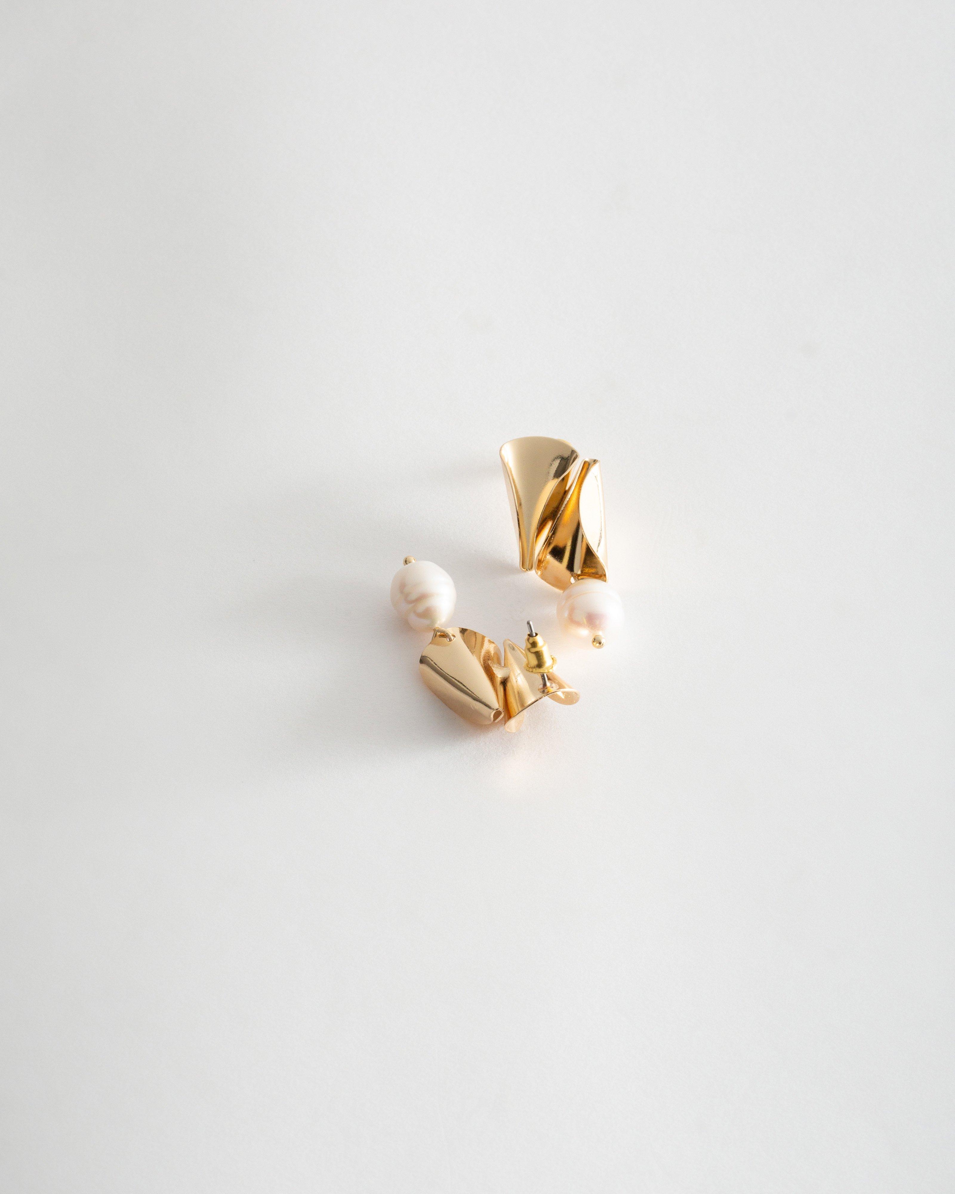 Freshwater Pearl and Curved Detail Earrings -  Milk