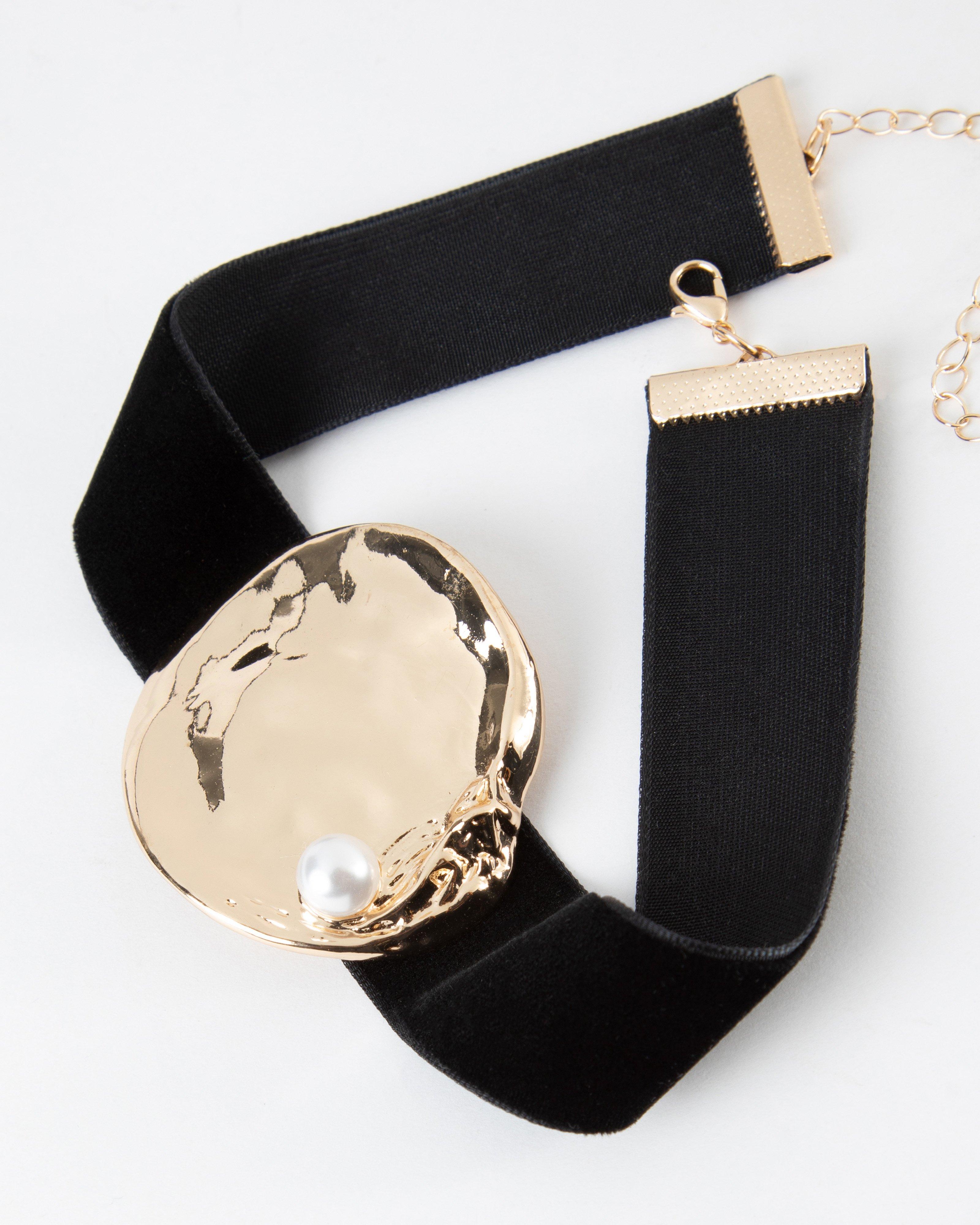 Statement Disk with Freshwater Pearl Suede Choker Necklace -  Black