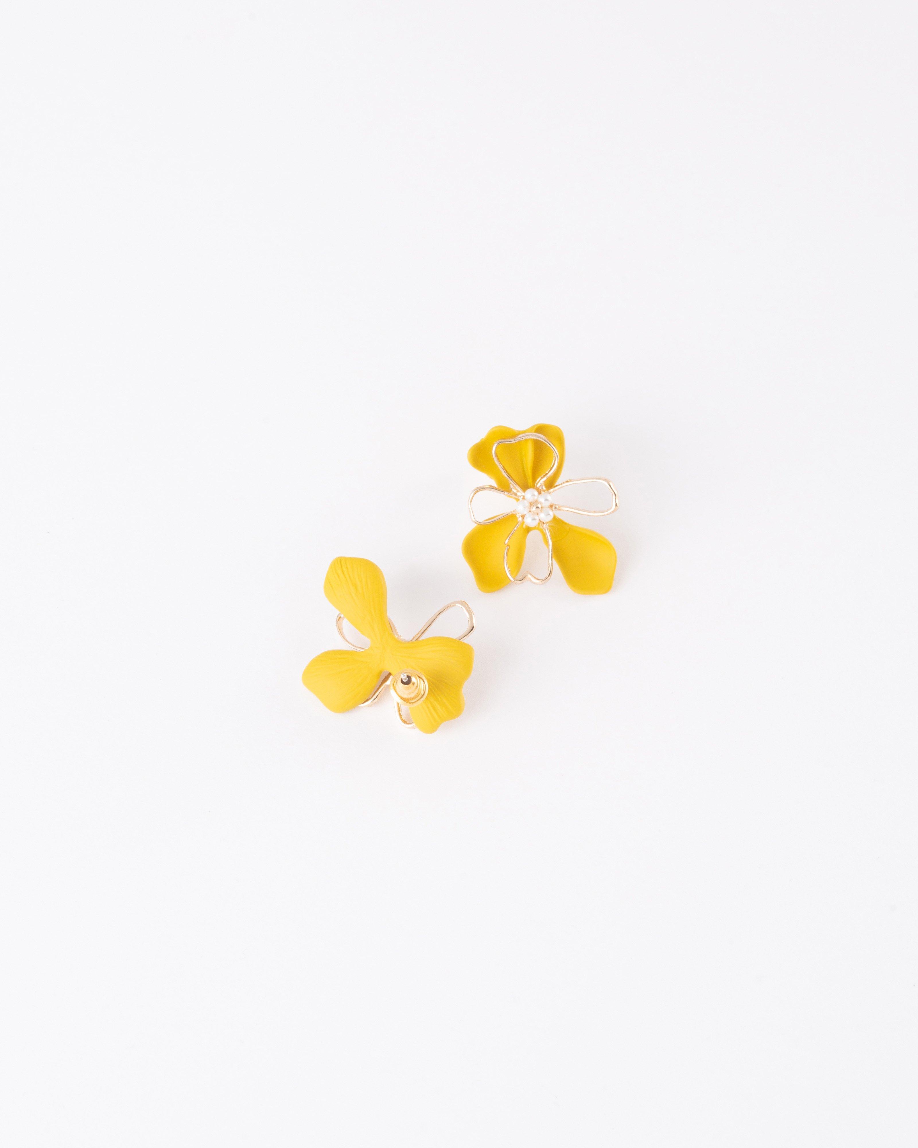 Epoxy Cut-Out Flower Stud Earrings -  Yellow