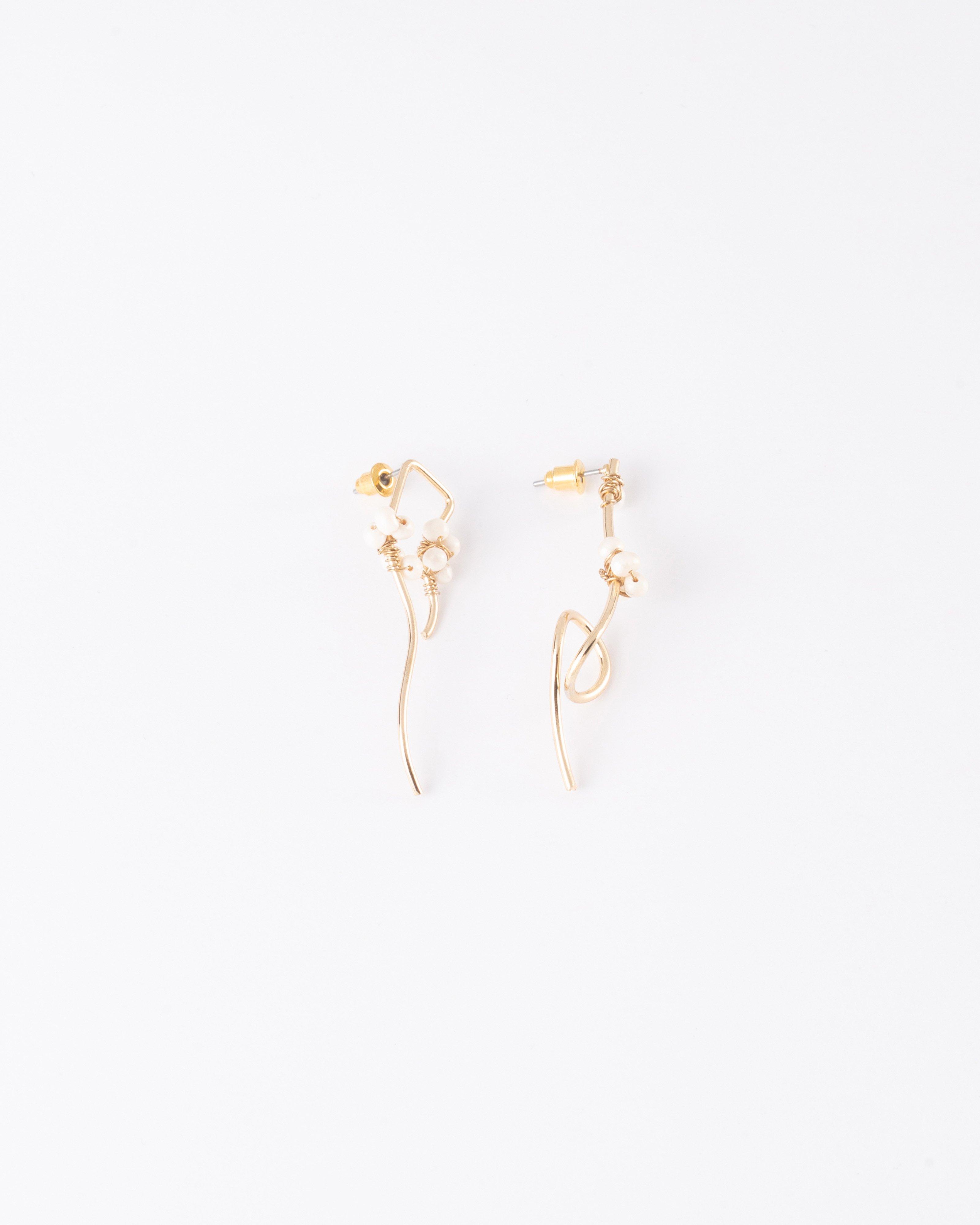 Mismatch Organic Linear Round Freshwater Pear Drop Earrings -  Gold