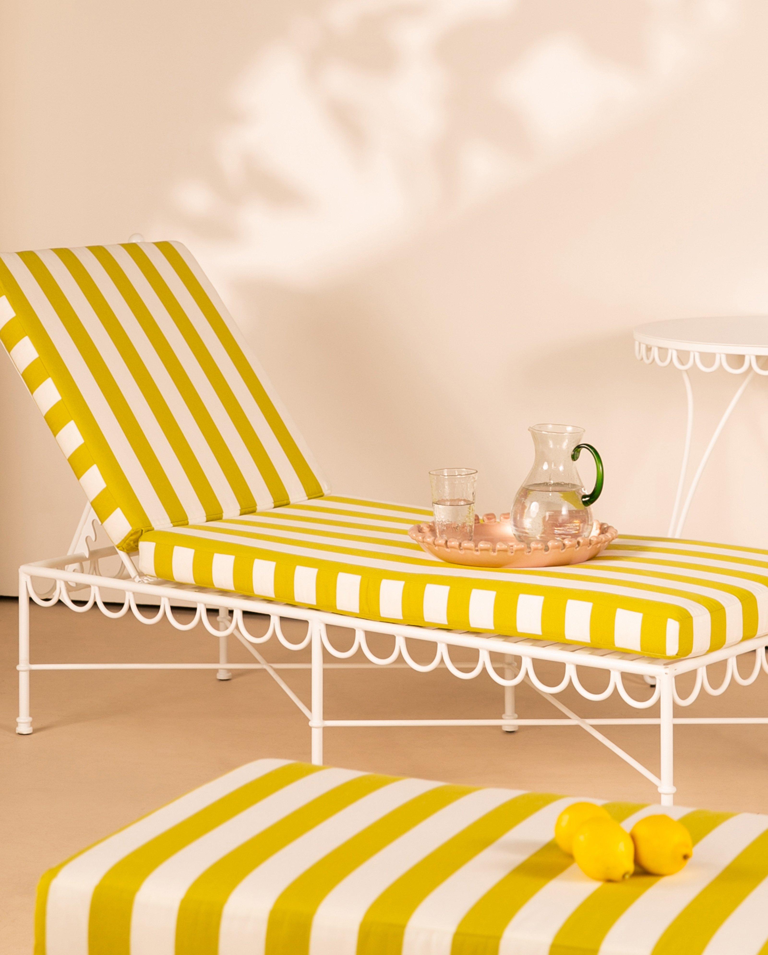 Scalloped Iron Lounger -  White