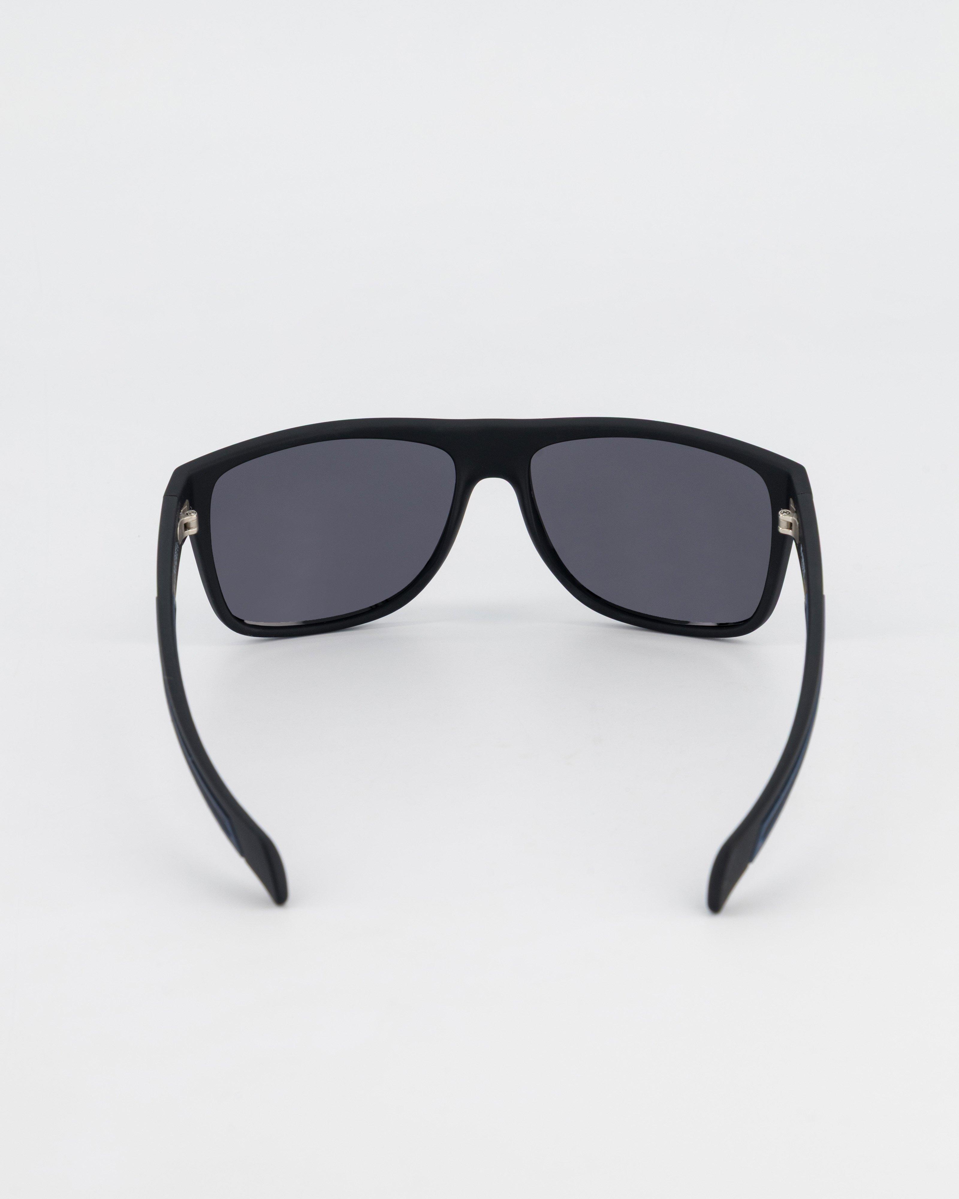 リーフムーン 手が届くエレガンスを― レイモンド・ウェイル新作「フリーランサー