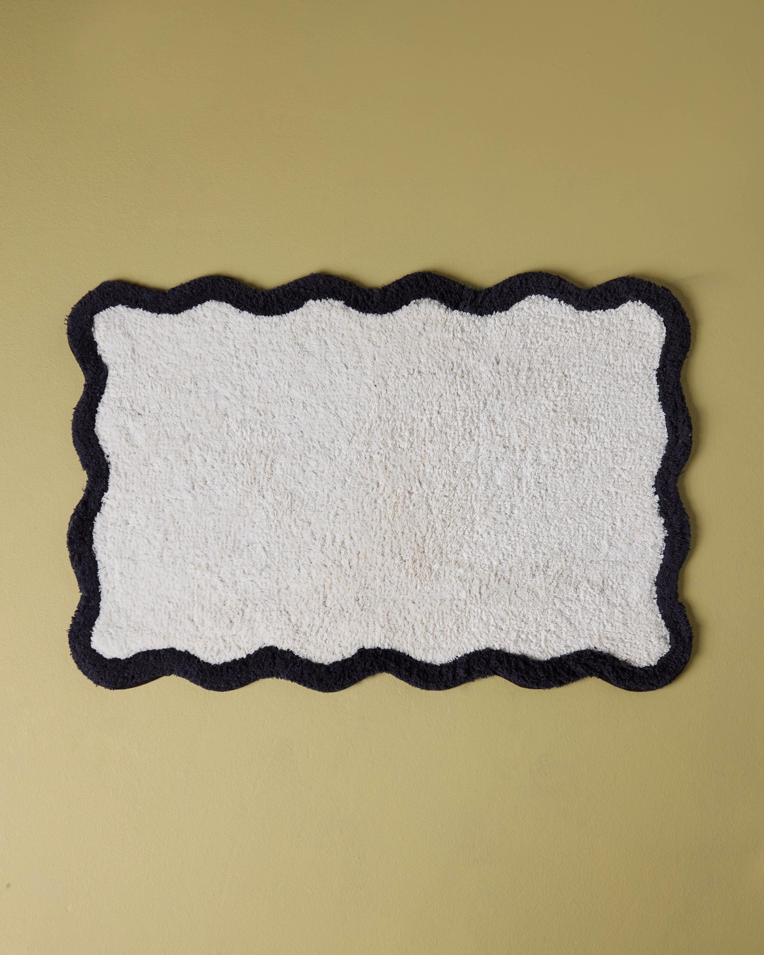 Lucy Scallop Bathmat -  Black