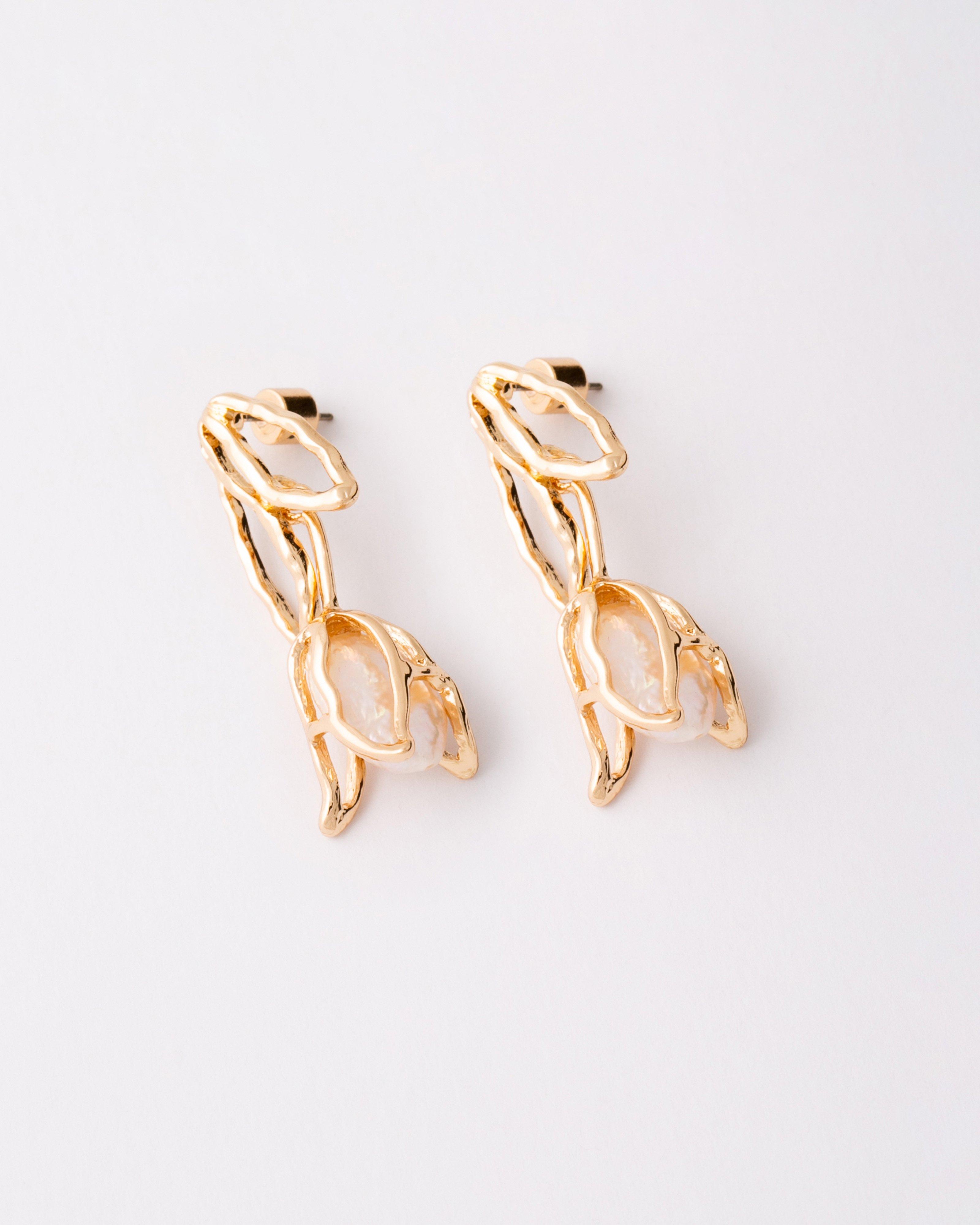  Rose Outline and Freshwater Pearl Centre Earring -  Gold