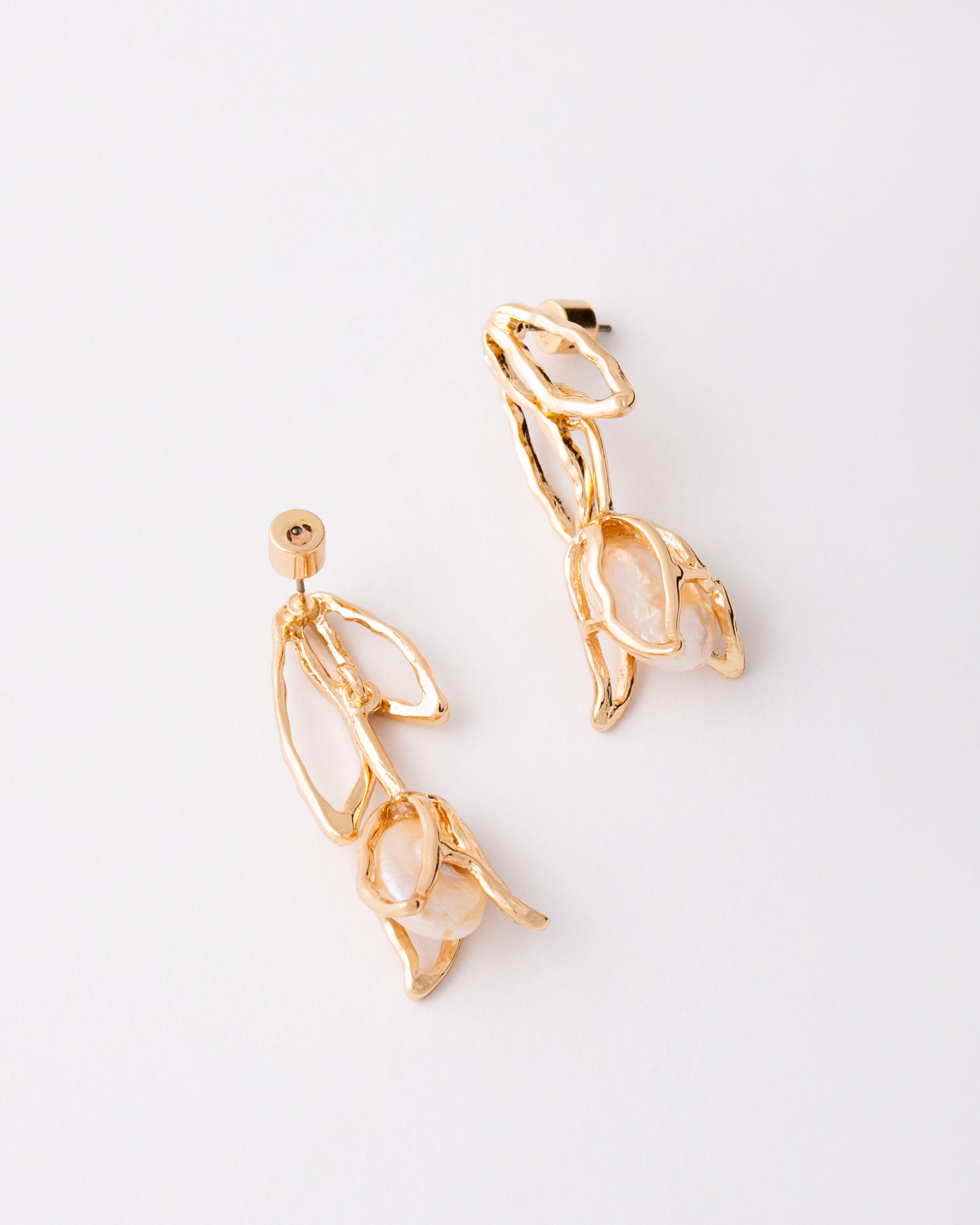  Rose Outline and Freshwater Pearl Centre Earring -  Gold