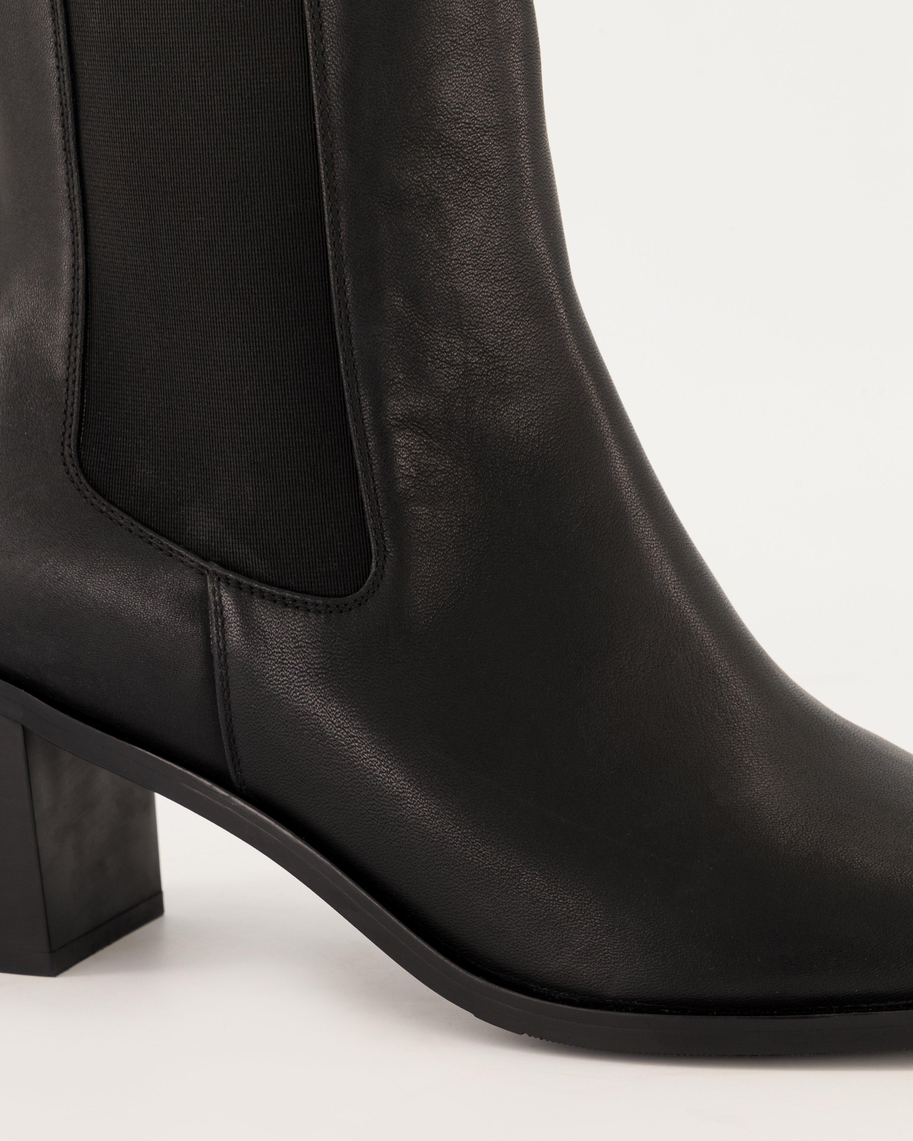 Eliza Heeled Leather Chelsea Boots -  Black