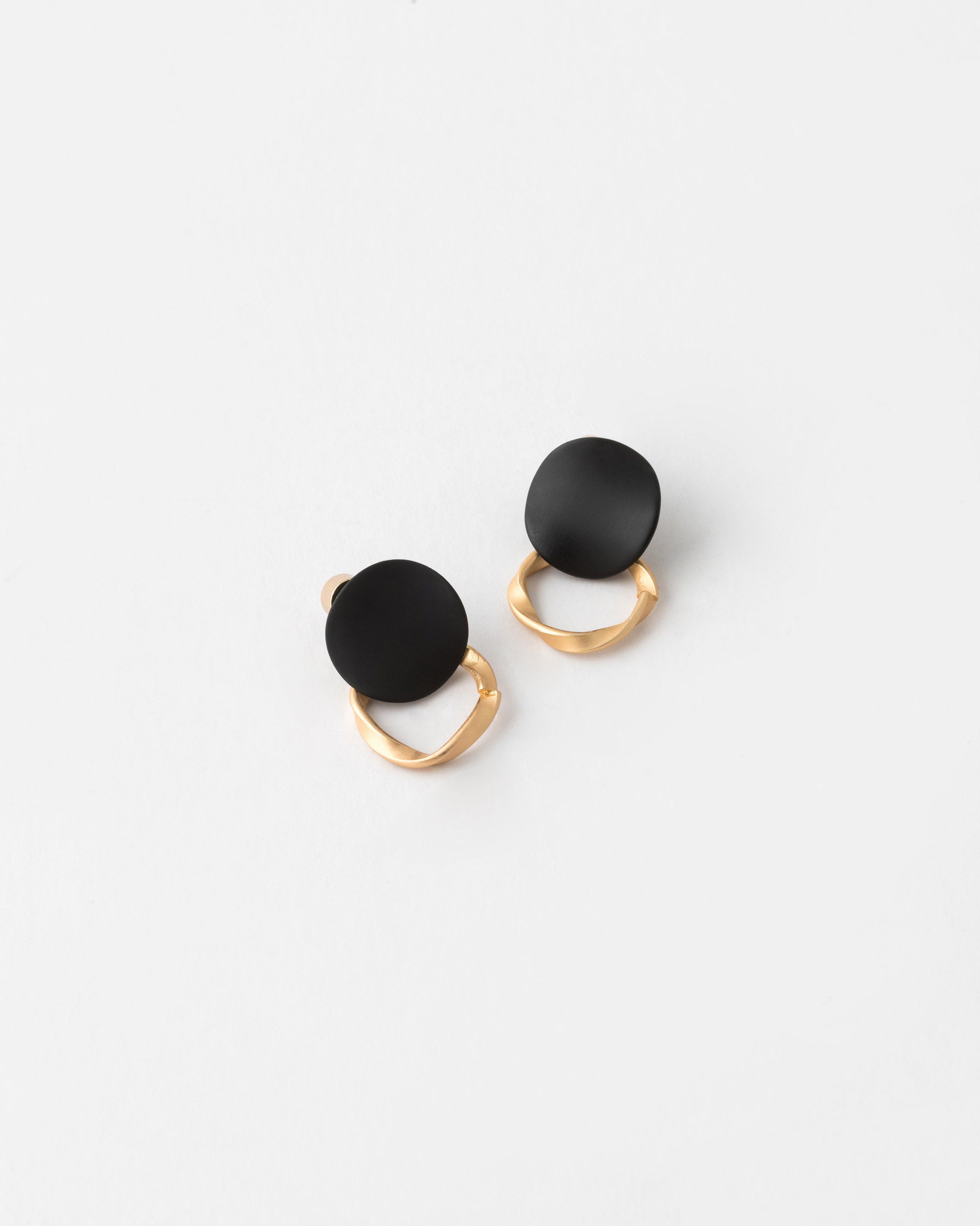 Epoxy Disk Twisted Ring Earrings -  Black