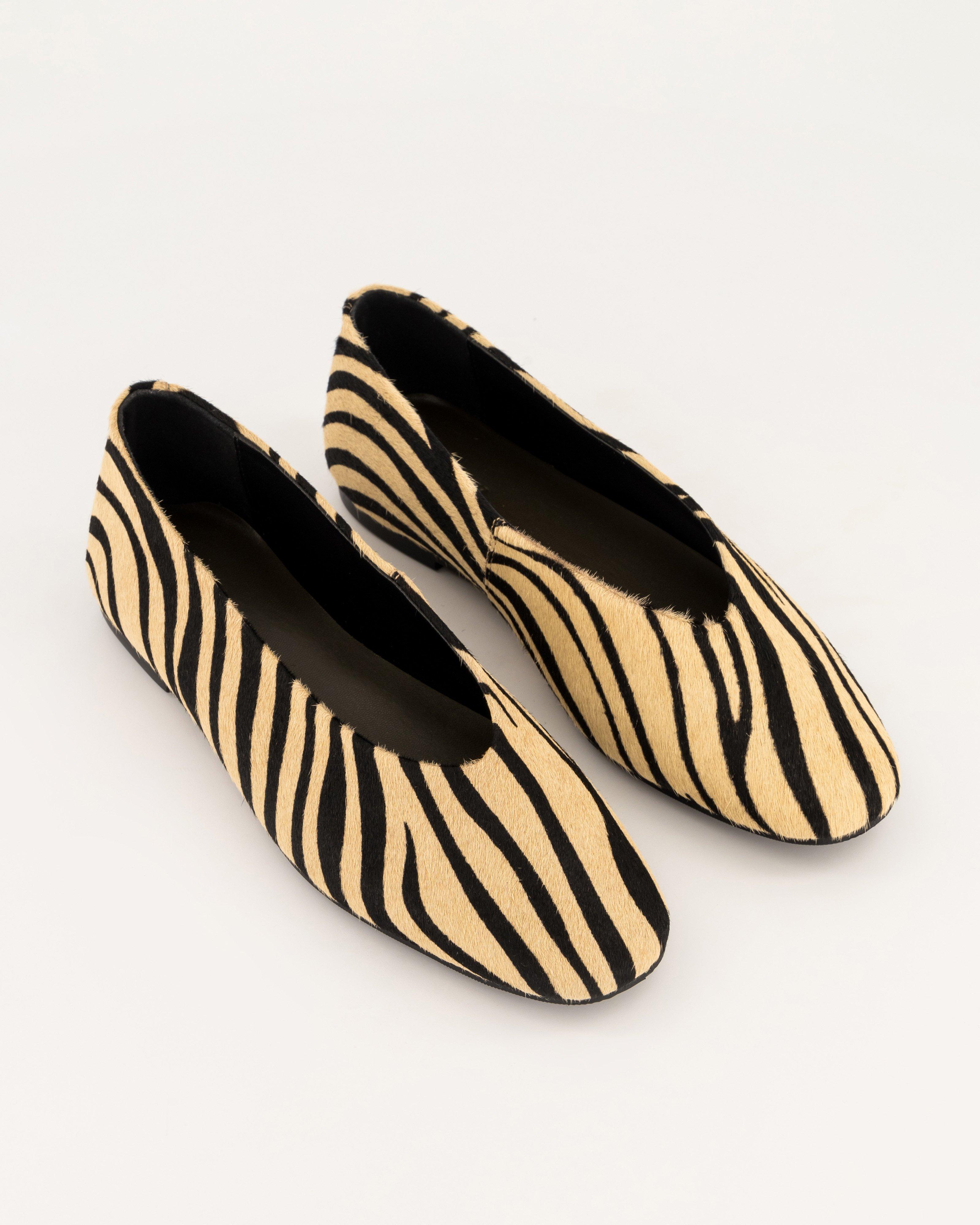 Luna Full Coverage Animal Pump -  Brown