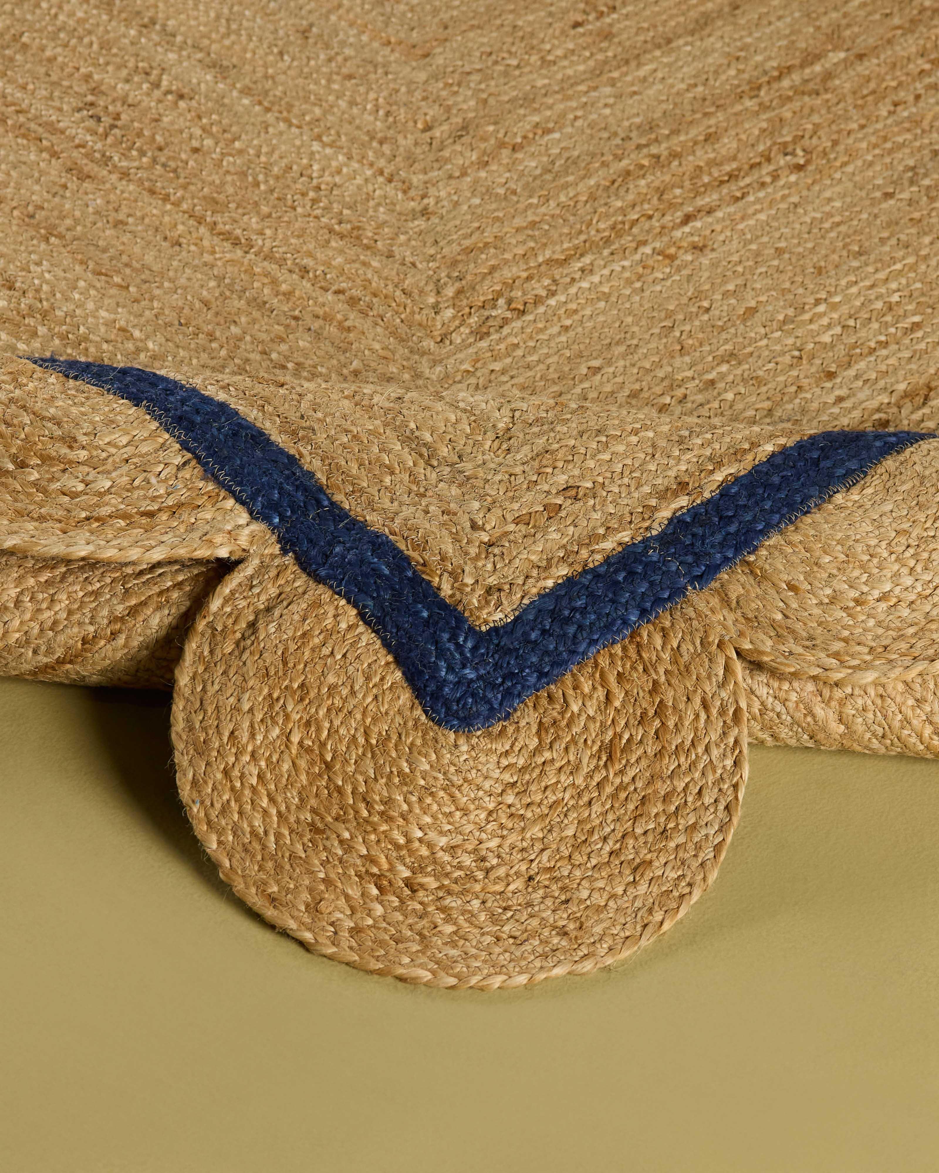 Scallop Border Jute Rug - 300cm x 400cm -  Oatmeal