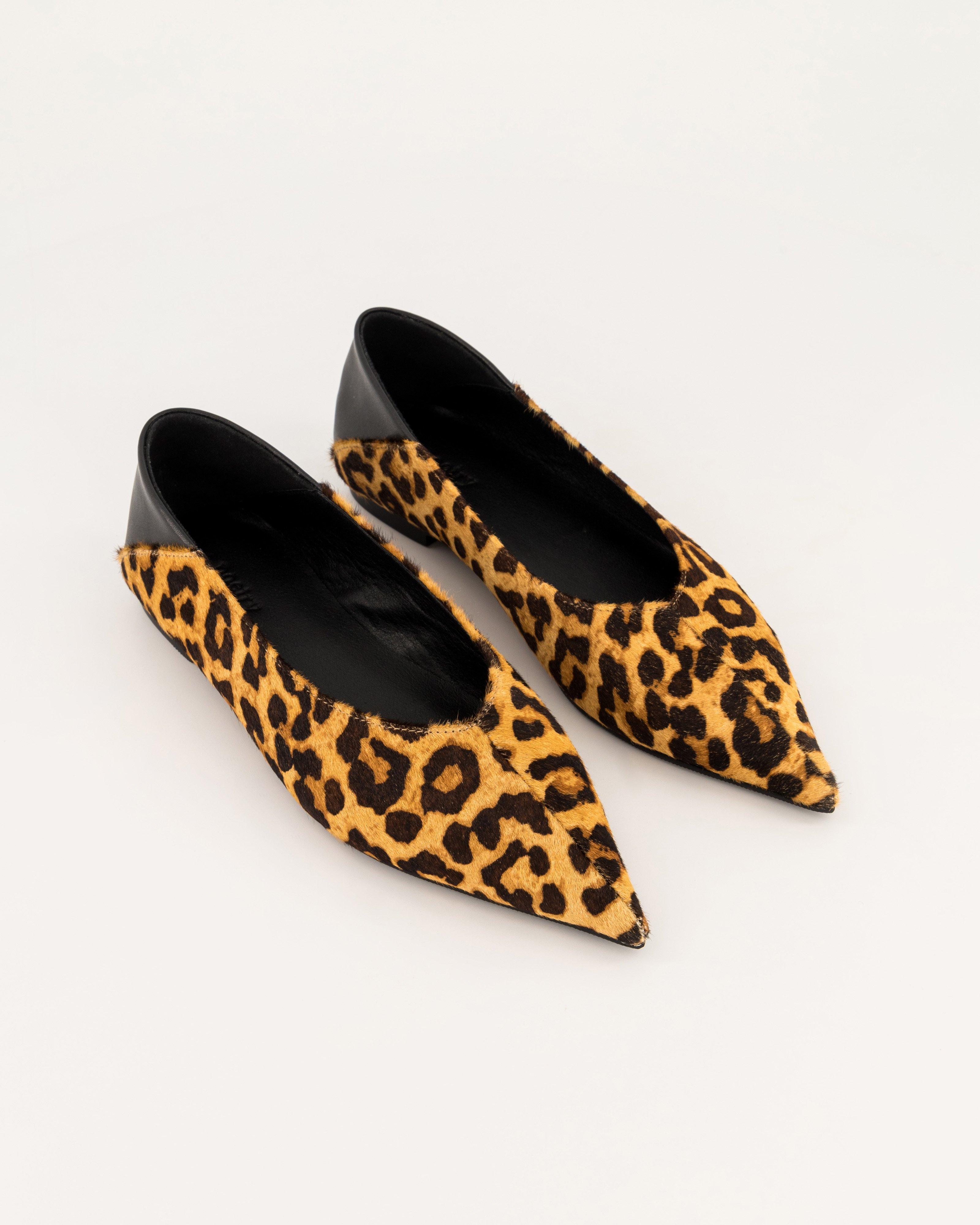 Enisa Pointed Pump -  Brown