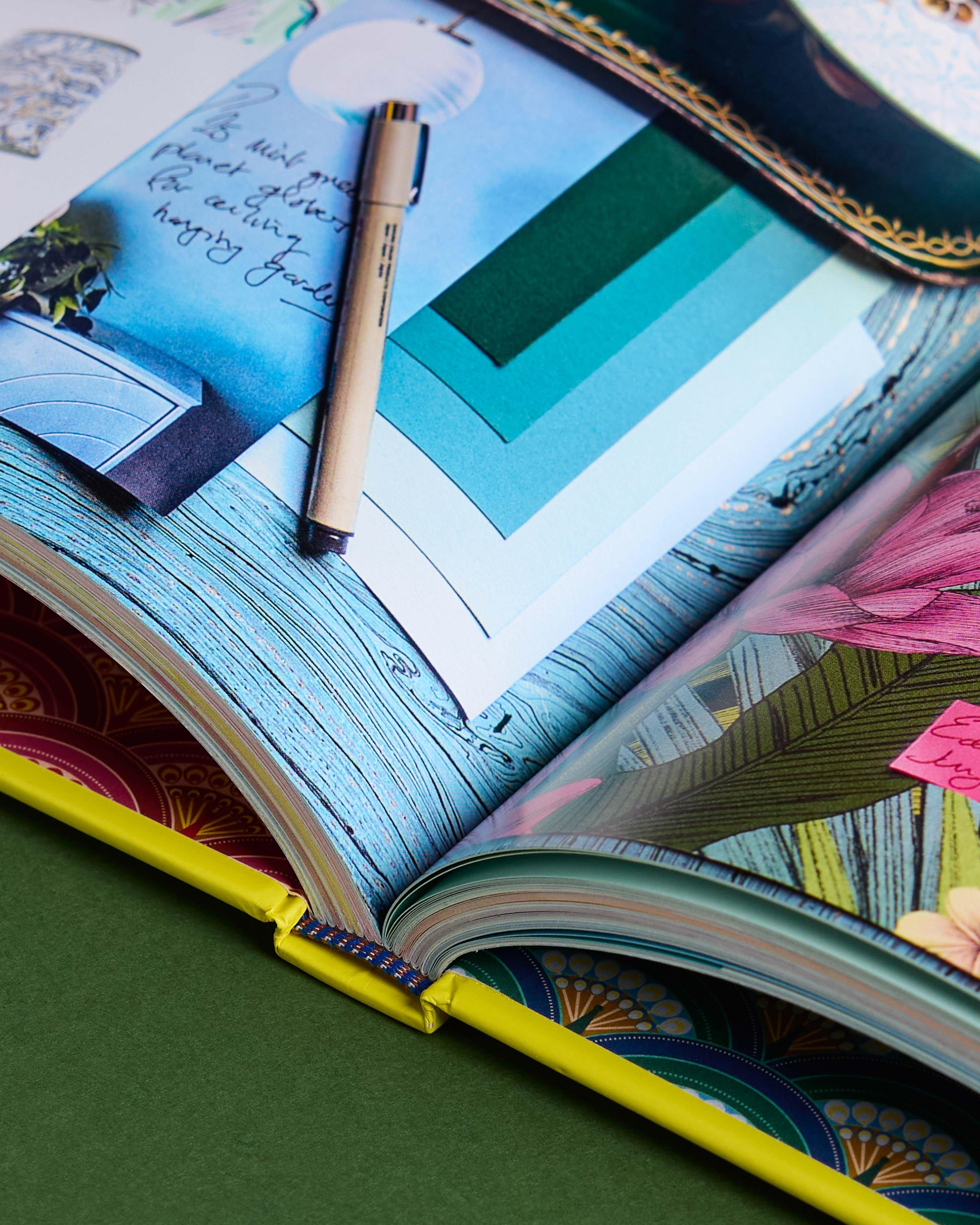 Living Bright: Fashioning Colourful Interiors -  Assorted