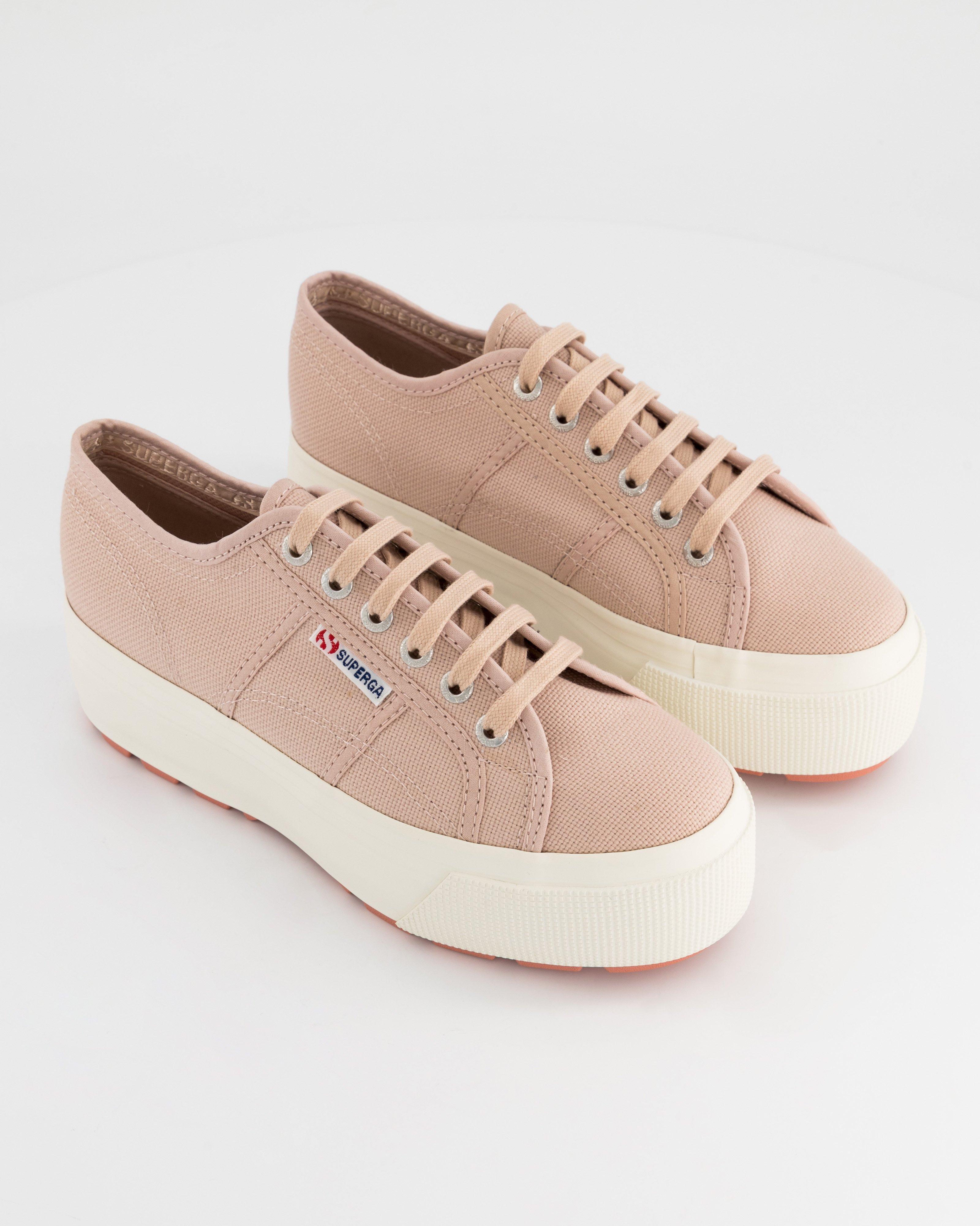 tan superga