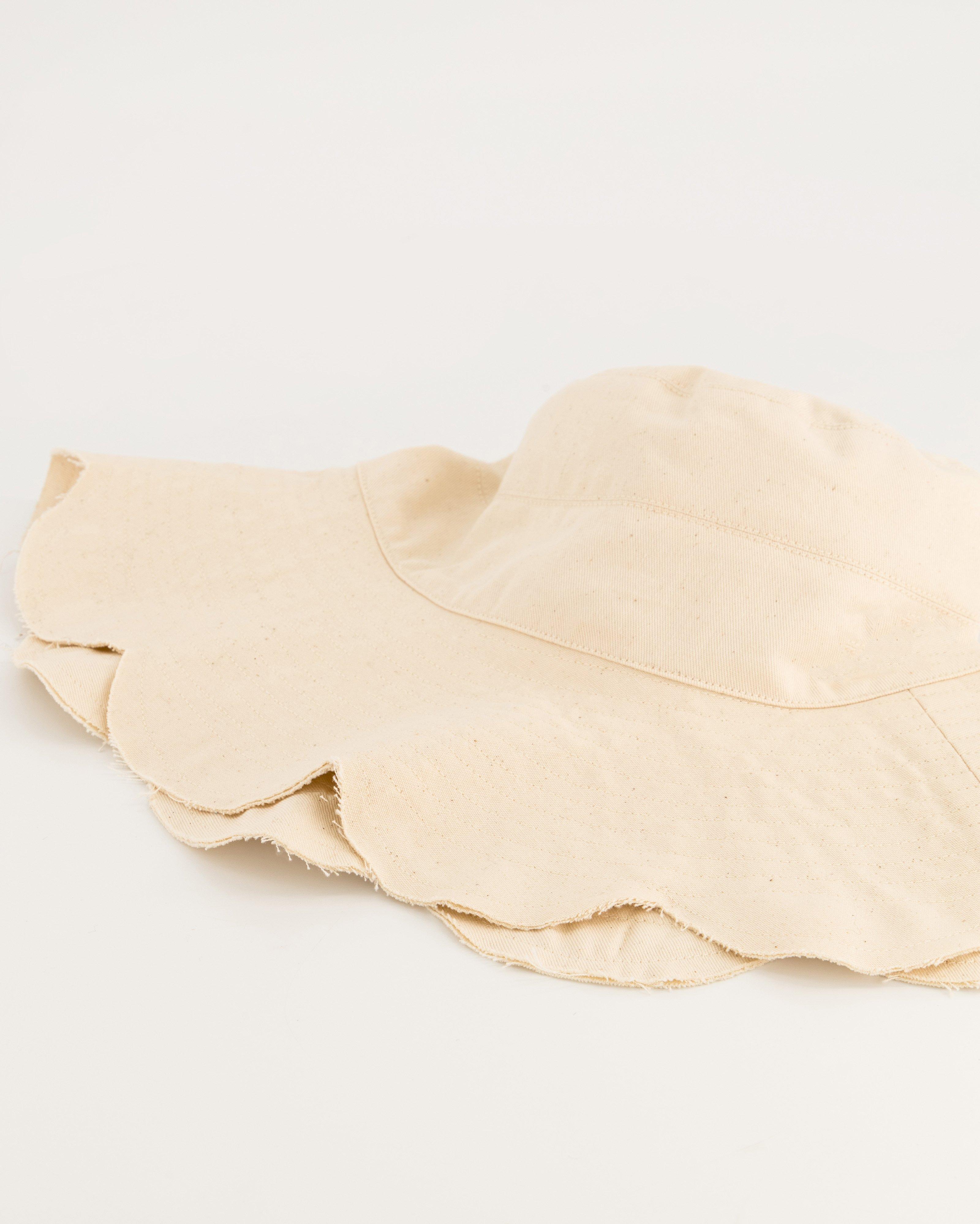 Teena Scallop Bucket Hat